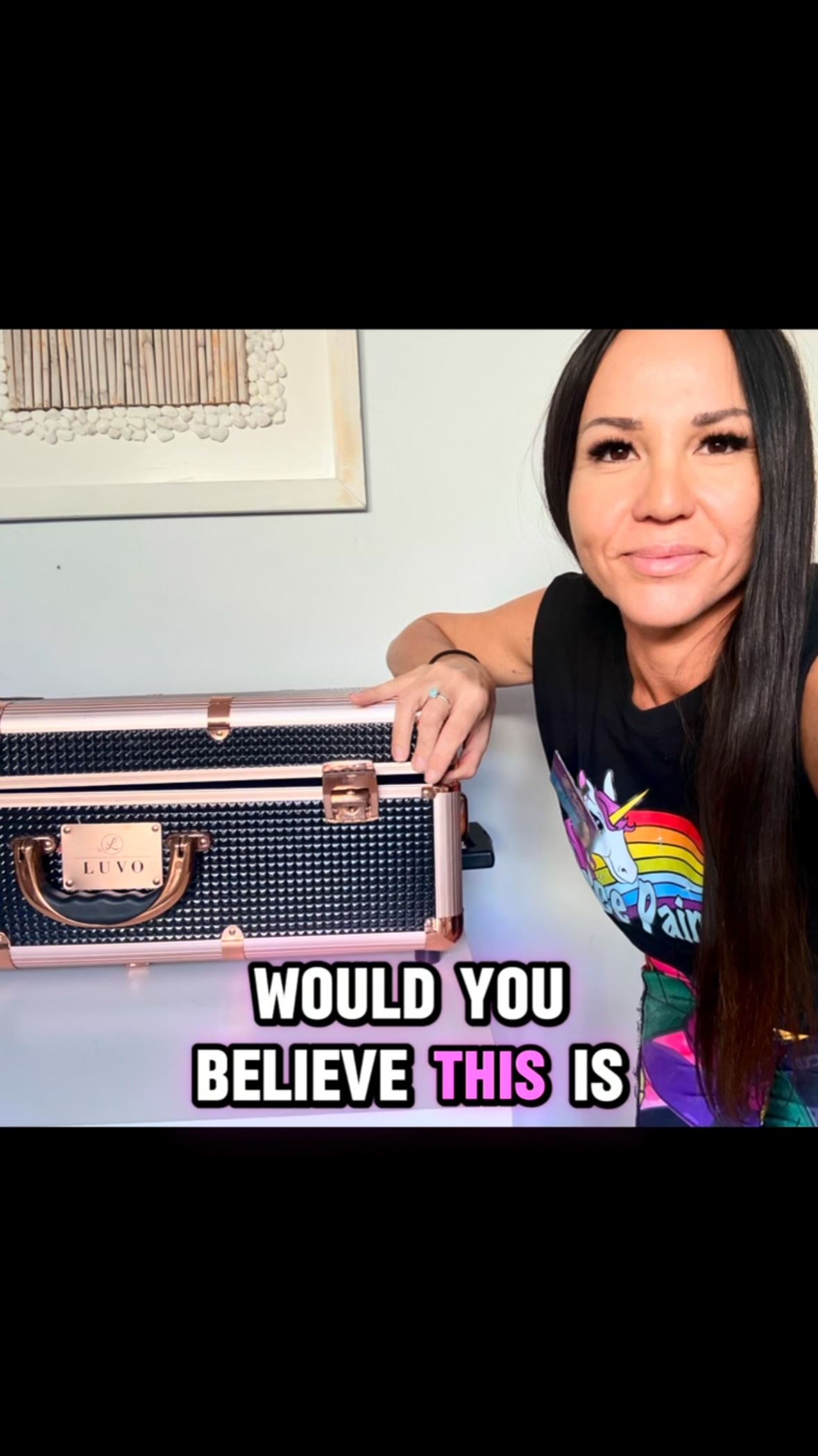 WOULD YOU BELIEVE THIS IS ABOUT TO BECOME MY NEW FACE PAINTING KIT?! 👀
Yep… THIS old make-up case on wheels! 😱
Over the next few days, I’m going to show you how I’m transforming it into a Craft n Go–style portable Face Painting Kit!
It’s going to be very similar to the kit I currently use… but there’s one BIG reason I’m making a new one…
👉 My current Face Painting kit is 13 YEARS OLD!
After 13 years of parties, events, festivals and countless little faces, I think it’s finally time for an upgrade! 🙌❤️
So I’m taking this old make-up case, getting creative and turning it into a brand-new, practical Face Painting setup that I can take with me to my gigs.
I’ll be filming the whole process so you can WATCH ME BUILD IT FROM START TO FINISH! 🎨🛠️
Follow along because the transformation is coming… and I can’t wait to show you! 🤩
#FacePainting #FacePaintingKit #FacePainter #FacePaintingBusiness #FacePaintingSetup